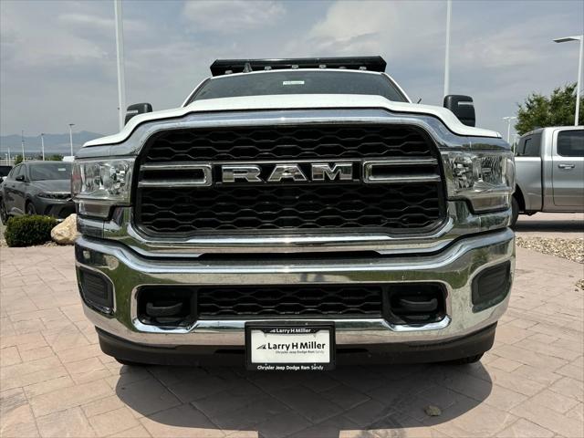 2024 RAM Ram 3500 Chassis Cab RAM 3500 TRADESMAN CHASSIS REGULAR CAB 4X4 84 CA