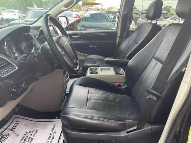 2012 Chrysler Town & Country Touring