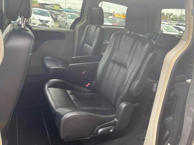 2012 Chrysler Town & Country Touring