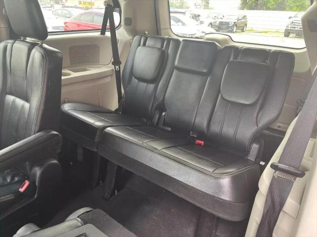 2012 Chrysler Town & Country Touring