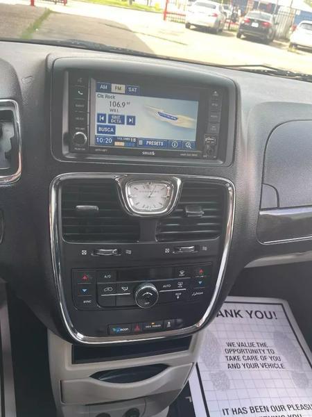 2012 Chrysler Town & Country Touring