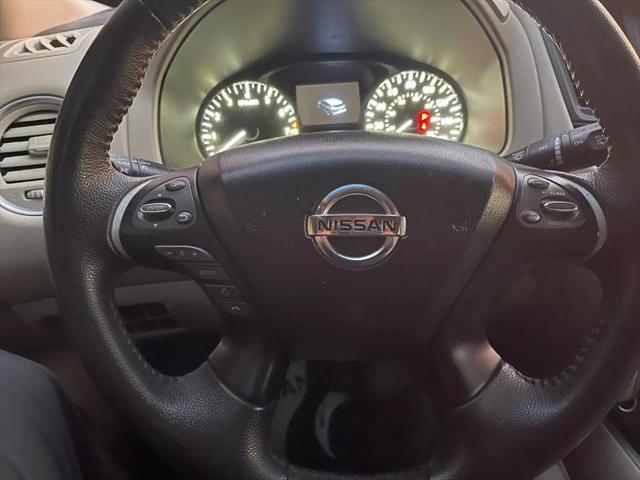 2016 Nissan Pathfinder SV