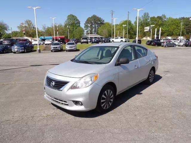 2013 Nissan Versa 1.6 SV