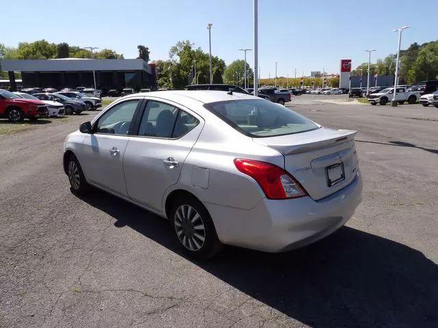 2013 Nissan Versa 1.6 SV