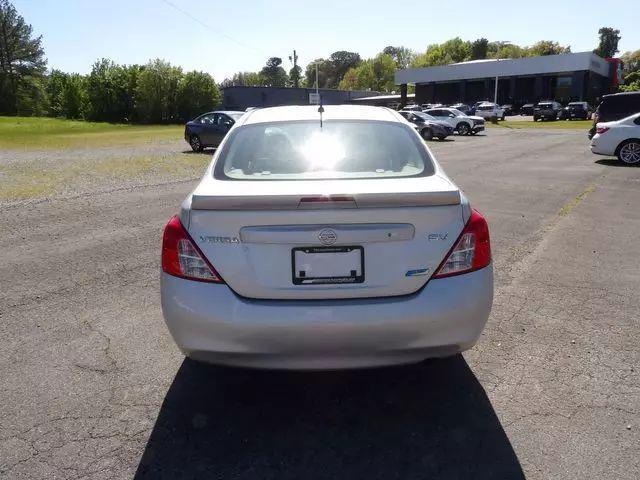 2013 Nissan Versa 1.6 SV