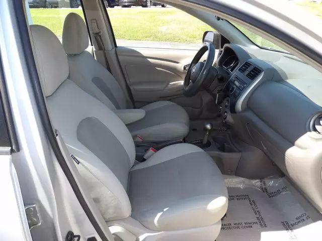 2013 Nissan Versa 1.6 SV