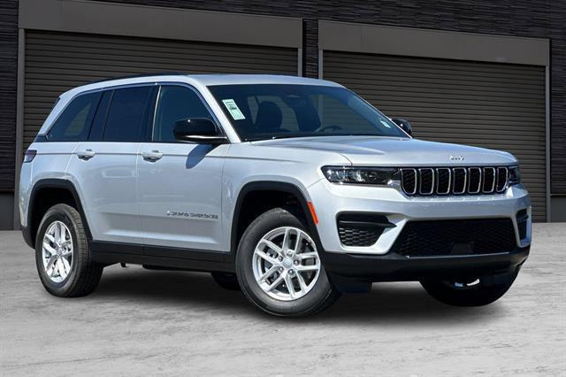 2024 Jeep Grand Cherokee GRAND CHEROKEE LAREDO X 4X4