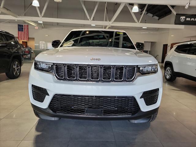 2024 Jeep Grand Cherokee GRAND CHEROKEE LAREDO X 4X4