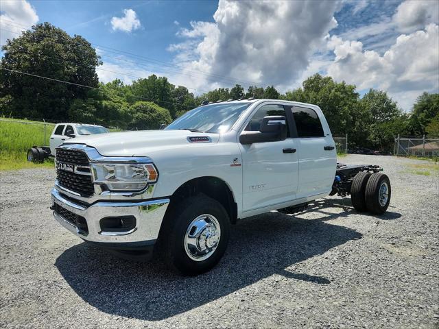 2024 RAM Ram 3500 Chassis Cab RAM 3500 SLT CREW CAB CHASSIS 4X4 60 CA