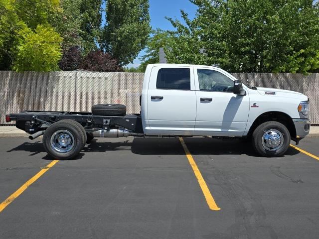 2024 RAM Ram 3500 Chassis Cab RAM 3500 TRADESMAN CREW CAB CHASSIS 4X4 60 CA