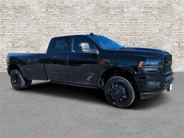 2024 RAM Ram 3500 RAM 3500 LIMITED CREW CAB 4X4 8 BOX