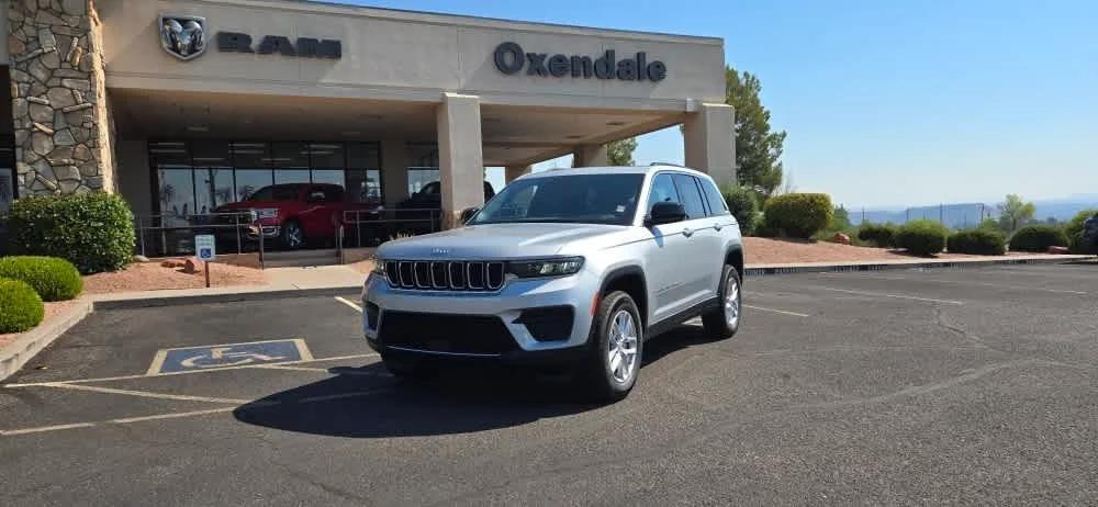 2024 Jeep Grand Cherokee GRAND CHEROKEE LAREDO X 4X4