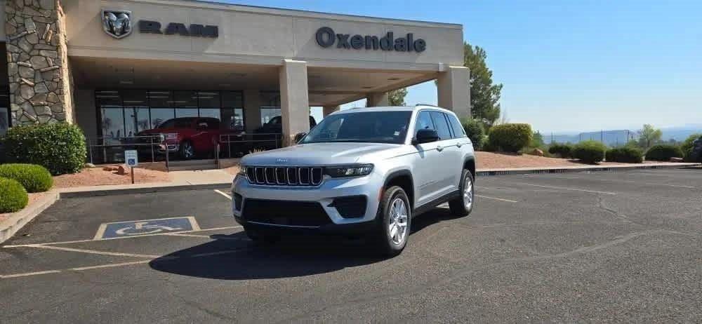 2024 Jeep Grand Cherokee GRAND CHEROKEE LAREDO X 4X4