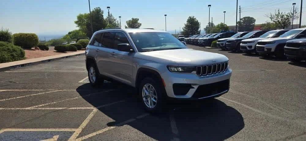 2024 Jeep Grand Cherokee GRAND CHEROKEE LAREDO X 4X4