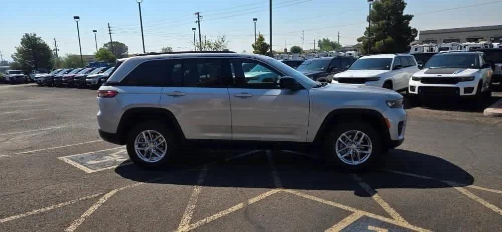 2024 Jeep Grand Cherokee GRAND CHEROKEE LAREDO X 4X4