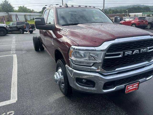 2024 RAM Ram 3500 Chassis Cab RAM 3500 TRADESMAN CREW CAB CHASSIS 4X4 60 CA