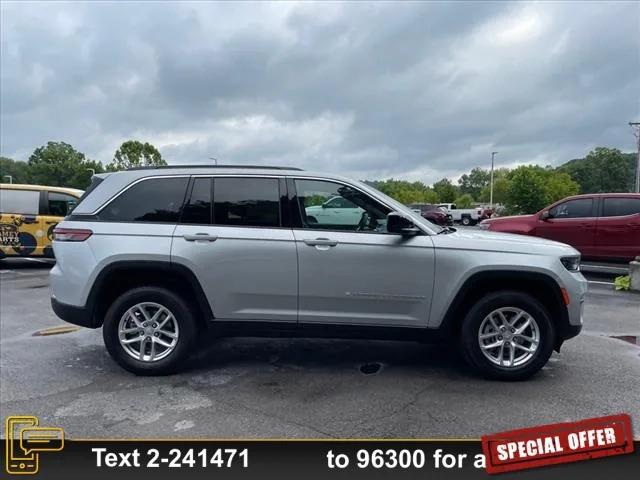 2024 Jeep Grand Cherokee GRAND CHEROKEE LAREDO X 4X4