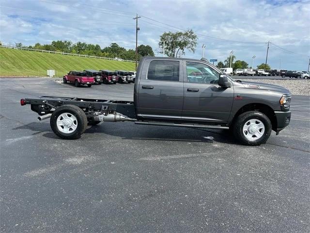 2024 RAM Ram 3500 Chassis Cab RAM 3500 TRADESMAN CREW CAB CHASSIS 4X4 60 CA