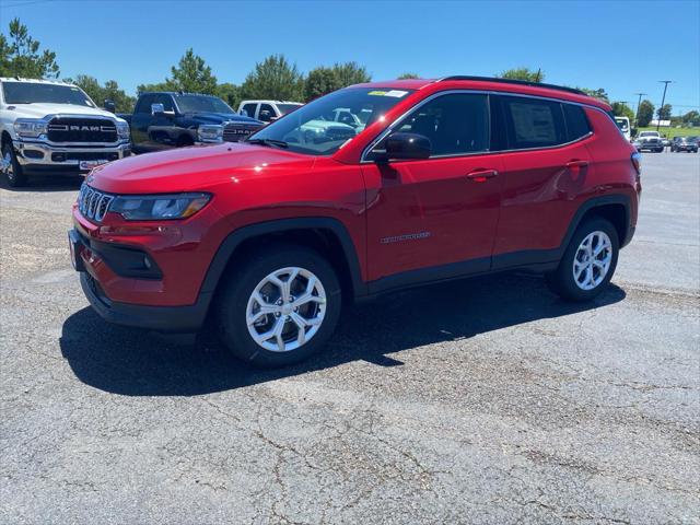 2024 Jeep Compass COMPASS LATITUDE 4X4