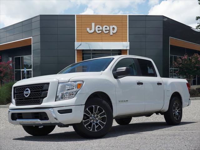 2022 Nissan TITAN Crew Cab SV 4x2