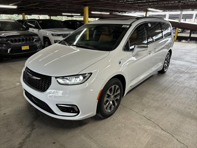 2024 Chrysler Pacifica Hybrid PACIFICA PLUG-IN HYBRID PINNACLE