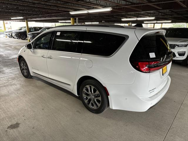 2024 Chrysler Pacifica Hybrid PACIFICA PLUG-IN HYBRID PINNACLE