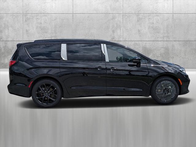 2024 Chrysler Pacifica PACIFICA TOURING L