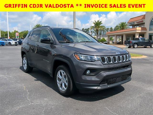 2024 Jeep Compass COMPASS LATITUDE 4X4