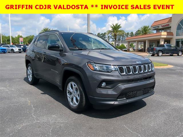 2024 Jeep Compass COMPASS LATITUDE 4X4