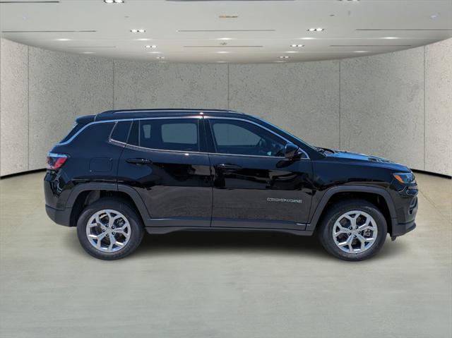 2024 Jeep Compass COMPASS LATITUDE 4X4