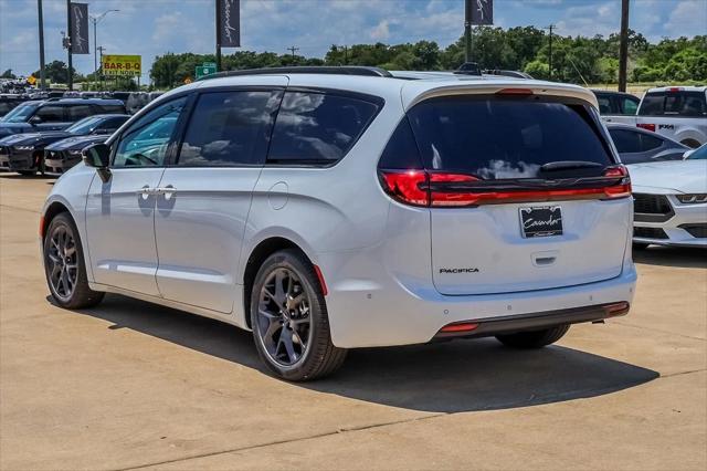 2024 Chrysler Pacifica PACIFICA TOURING L