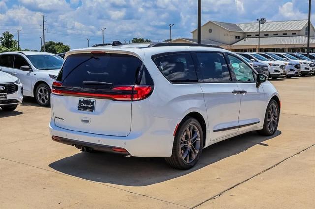 2024 Chrysler Pacifica PACIFICA TOURING L