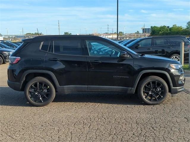 2024 Jeep Compass COMPASS LATITUDE 4X4