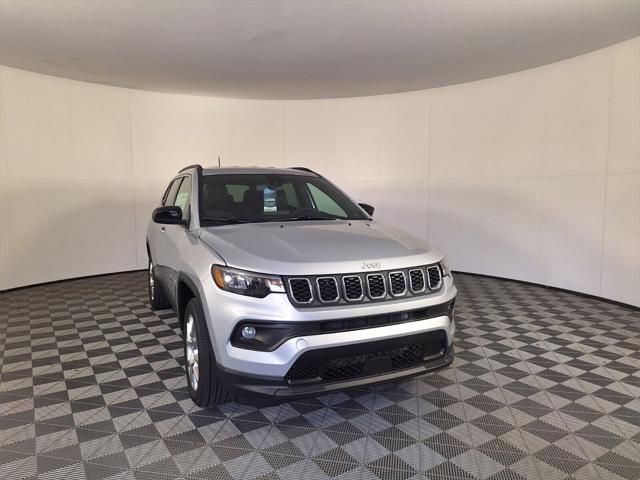 2024 Jeep Compass COMPASS LATITUDE LUX 4X4