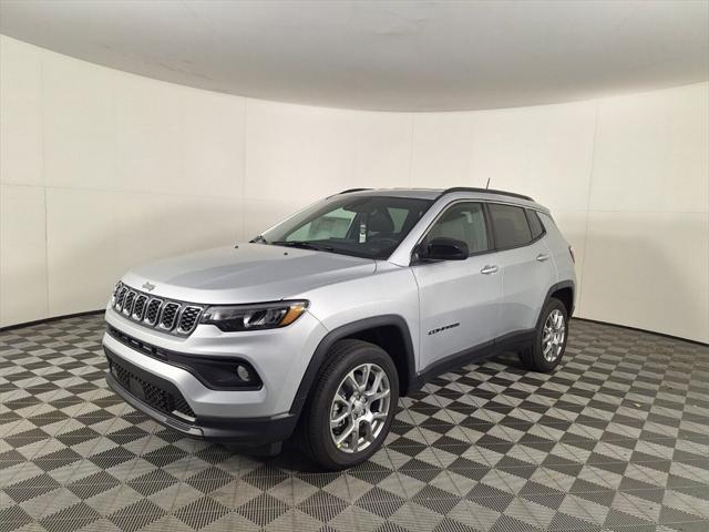 2024 Jeep Compass COMPASS LATITUDE LUX 4X4