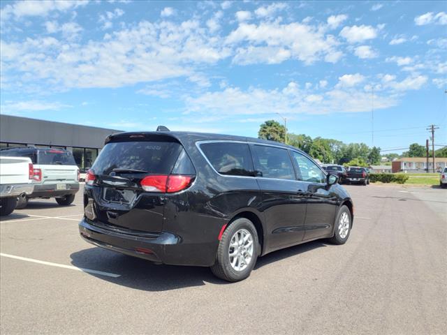 2021 Chrysler Voyager LX