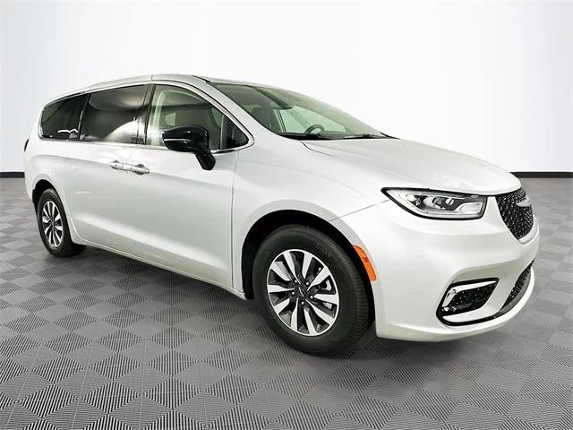 2024 Chrysler Pacifica Hybrid PACIFICA PLUG-IN HYBRID SELECT