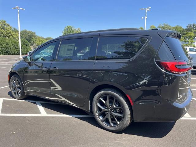 2024 Chrysler Pacifica PACIFICA TOURING L