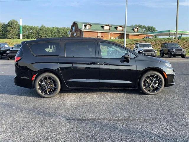 2024 Chrysler Pacifica PACIFICA TOURING L