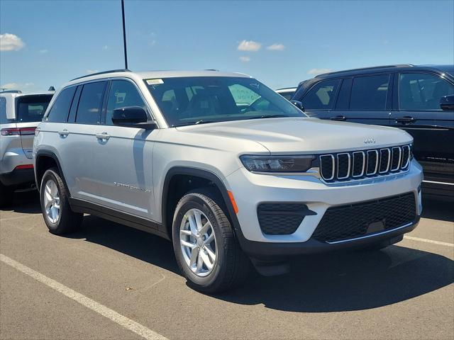 2024 Jeep Grand Cherokee GRAND CHEROKEE LAREDO X 4X4