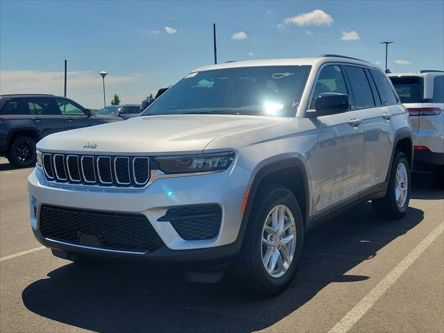 2024 Jeep Grand Cherokee GRAND CHEROKEE LAREDO X 4X4