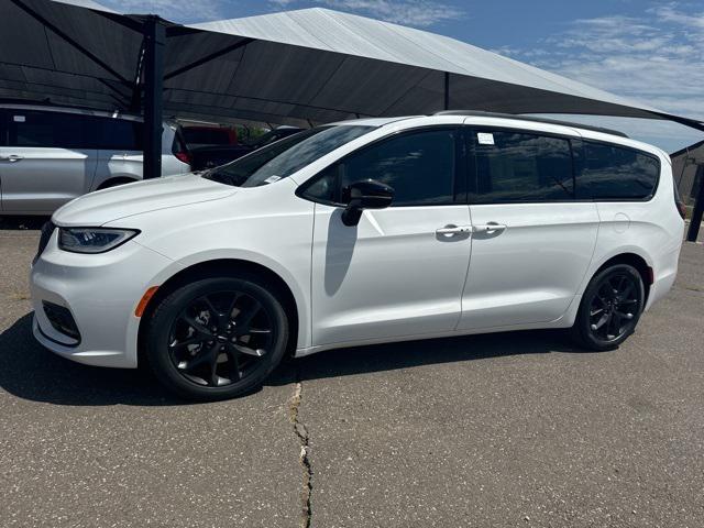 2024 Chrysler Pacifica PACIFICA TOURING L