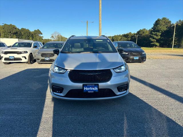 2024 Chrysler Pacifica PACIFICA TOURING L