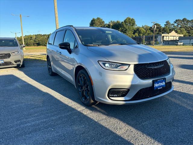 2024 Chrysler Pacifica PACIFICA TOURING L