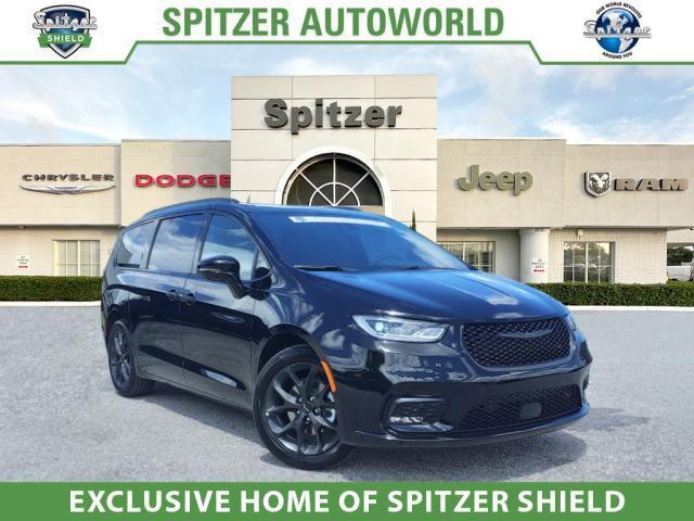 2024 Chrysler Pacifica PACIFICA TOURING L