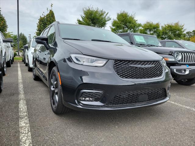 2024 Chrysler Pacifica PACIFICA TOURING L