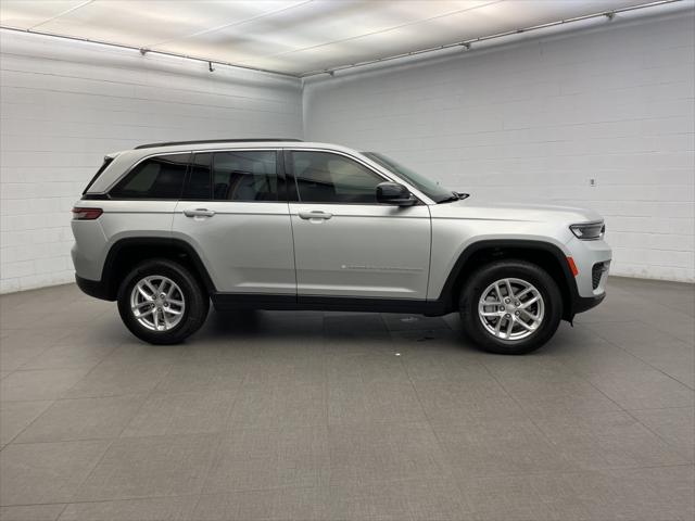 2024 Jeep Grand Cherokee GRAND CHEROKEE LAREDO X 4X4