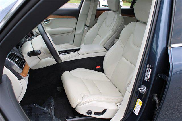 2020 Volvo XC90 Hybrid T8 Inscription 6 Passenger
