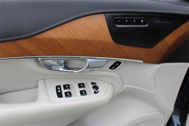 2020 Volvo XC90 Hybrid T8 Inscription 6 Passenger