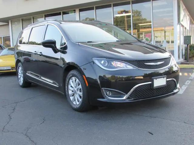 2017 Chrysler Pacifica Touring-L for sale in Fairfax, VA